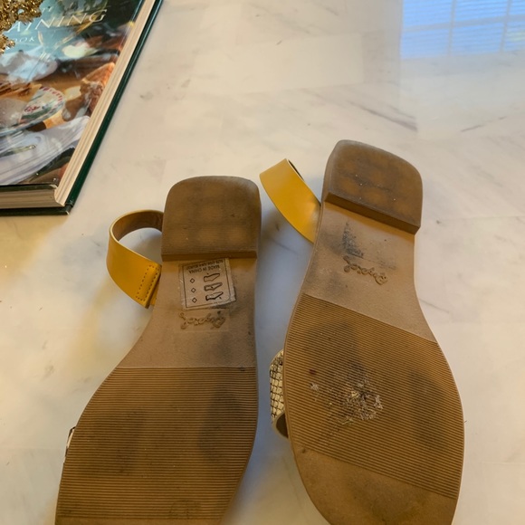 BUNDLE Deal! Both pairs of sandals included in the price - Picture 4 of 6